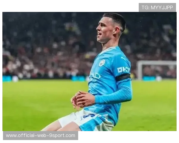 福登内切兜射，皮球击中横梁弹出，福登颠球